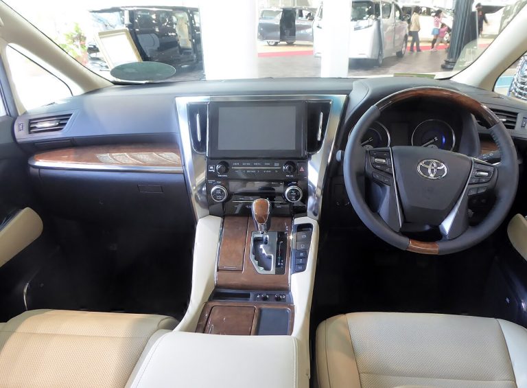 Interior Toyota Alphard