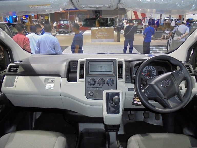 Interior Hiace Premio