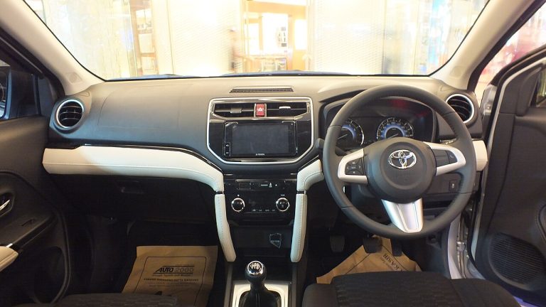 Interior Toyota Rush